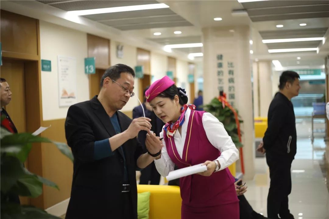 贵阳24小时套医保卡(北京医保卡使用指南)